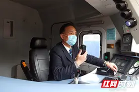 从青涩小伙到火车老司机 非典冰灾抗击疫情他都冲锋在前图片