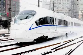 东北迎强降雪，高速封闭，铁路确保重点物资运输和旅客出行安全！视频封面