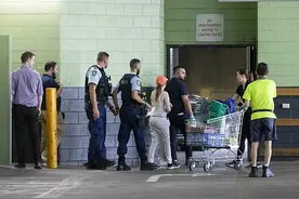 澳洲厕纸遭遇抢购潮，悉尼超市顾客甚至拔刀相向，网友：是卫生纸公司的圈套？图片