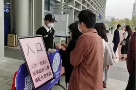 东莞政务服务新鲜事：服务大厅周末不休息，助力复工复产（附视频）视频封面