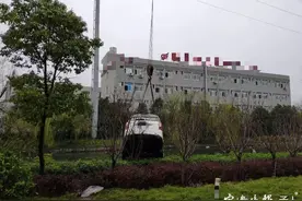 宁波孕妇带2岁女儿驾车冲入河中 危急时刻一群年轻人出手图片