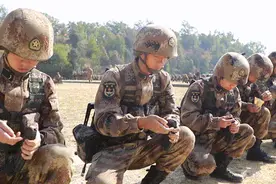 动图直击！滇西高原新兵实弹射击考核开始图片