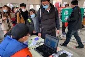 身份证=健康码！高铁桐乡站实现2秒快速通行图片