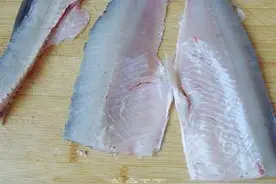 美食推荐：大厨教你水煮鱼片家常做法，鱼肉鲜嫩而且无腥味图片