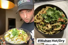 圈粉！著名歌手瑞恩·泰德亲手做热干面力挺中国图片