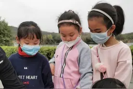 小刺猬受伤奄奄一息 好心人照料放归山林图片