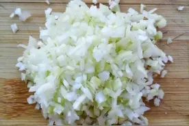 大葱外敷防痔疮 还能防老年人腹泻便秘图片