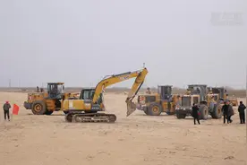 治沙又增效 我国第八大沙漠发展光伏产业视频封面