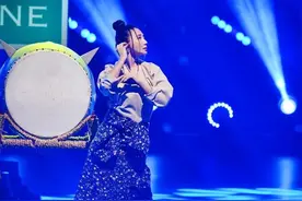 阿朵惊喜现身《天赐的声音》，王霏霏唱跳演绎杨千嬅“神曲”《处处吻》图片