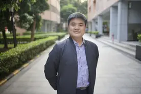 深圳一老师云课堂唱歌实力圈粉，“十八线主播”常带学生唱诗词图片