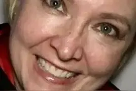 女护士自愿上前线后被感染，被发现在家中沙发上独自去世图片