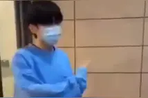蔡徐坤获大批粉丝接机 暖心叮嘱：不可以群聚图片