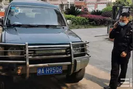 报废的旧车号牌挂在自己新买的车上，违法图片