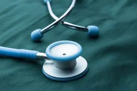心跳“蹦到嗓子眼”，复旦儿科专家全胸腔镜下手术治愈11岁少年顽固性心跳过速图片