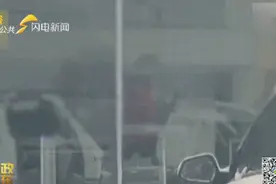 暴力分拣上热搜！快递点整改3个月：把透明玻璃换成了磨砂的…图片