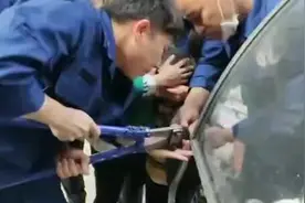 瓯海一5岁“好奇男童”将手指伸进金属扣中被困 消防动用金属剪成功救援图片