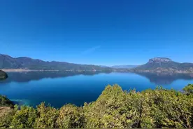 注意！今起泸沽湖景区只接待川内游客，跨省跨境游客一律劝返图片