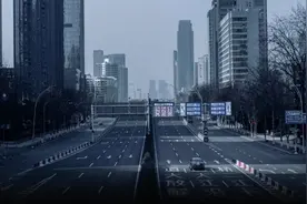 当《汉密尔顿》开场曲被改成“抗疫歌”，12位音乐剧演员的“云合唱”打动网友图片
