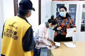 北京西城广外“双证”模式逐步恢复快递进小区图片