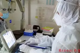 每天对着电子屏幕超过7小时，10岁男童近视度数半年涨了200度图片