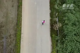 乡村教师王金良：步行30公里，为35个孩子送作业视频封面