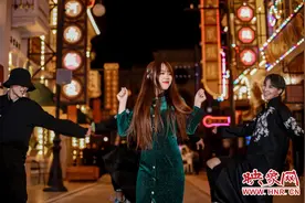 建业电影小镇夜游《一路有戏》盛景重现图片
