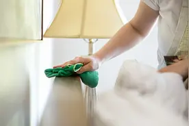 家政员符合条件可落户、申请公租房，加入工会可享互助保障计划图片