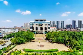 七险一金、每月带薪休假、介绍对象，这家企业的福利待遇让人羡慕视频封面