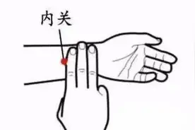 胃不好，这些水果少吃！胃痛按这里，关键时候能“救命”图片