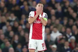 体坛联播│荷甲提前结束赛季惹争议，被批体育史最大耻辱图片