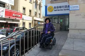 她用自己的人生，诠释坚强与善良图片