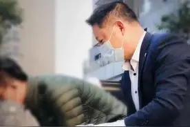 秩序服务人员：社区防疫中“最硬的鳞片”｜致敬物业英雄图片