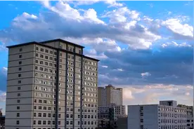 山西一高校女教师辞职被校方索要51万补偿费 校方：签有协议图片