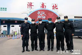 “你戴口罩的样子真美”｜坚守高速口，保安员们当好“守门员”图片