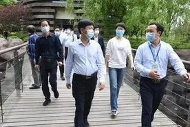 江山市委书记童炜鑫检查“五一”旅游景区安全生产工作图片