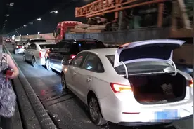 “车里有受伤孕妇，请大家让一下！”宁波方向猫狸岭隧道内五车追尾，接下来发生的事很暖…图片
