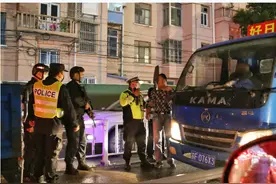 警察带枪查酒驾？南通公安全副“武装”确保节日交通秩序安全有序图片