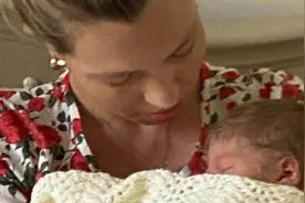 约翰逊公布儿子全名，和他“救命恩人”有关图片