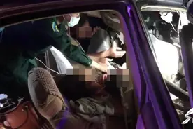 泪目！山东聊城一车祸现场母子被困，母亲受伤意识模糊仍把孩子护身下图片