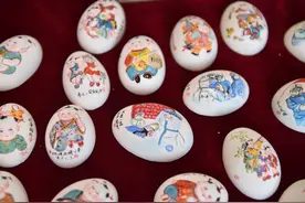 中国民间艺术家绘制彩蛋传递抗疫信念图片