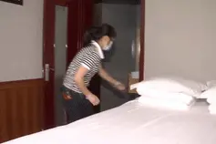 忙并快乐着的服务员小张图片