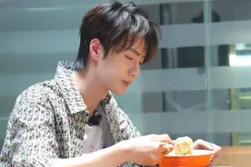 王一博为抗疫护士做卤粉怎么回事？王一博为什么为抗疫护士做卤粉图片