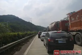 广昆高速山心段因车祸致大拥堵，广西公路、铁路将迎来返程高峰图片