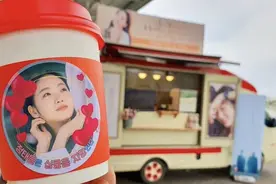 孔刘李栋旭为金高银应援，三人曾一同出演韩剧《鬼怪》图片