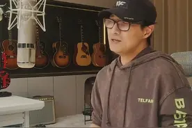 汪峰钢琴弹唱《往昔的野草》实力演绎烟嗓也温柔图片