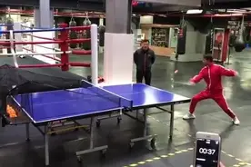 松江这位小伙又创造两项吉尼斯世界纪录，竟然是用双节棍图片