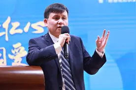 从刷屏照说起，张文宏举例什么是“上海男人”，“为什么只有我和他没去武汉”图片