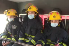 救人于水火 助人于危难图片