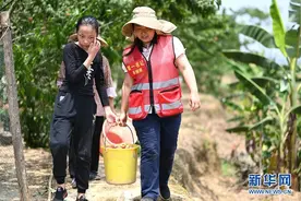 妈妈带我一起去驻村”图片