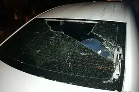 深夜，济南一小区18辆车被砸！车窗、挡风玻璃被砸出大窟窿……图片